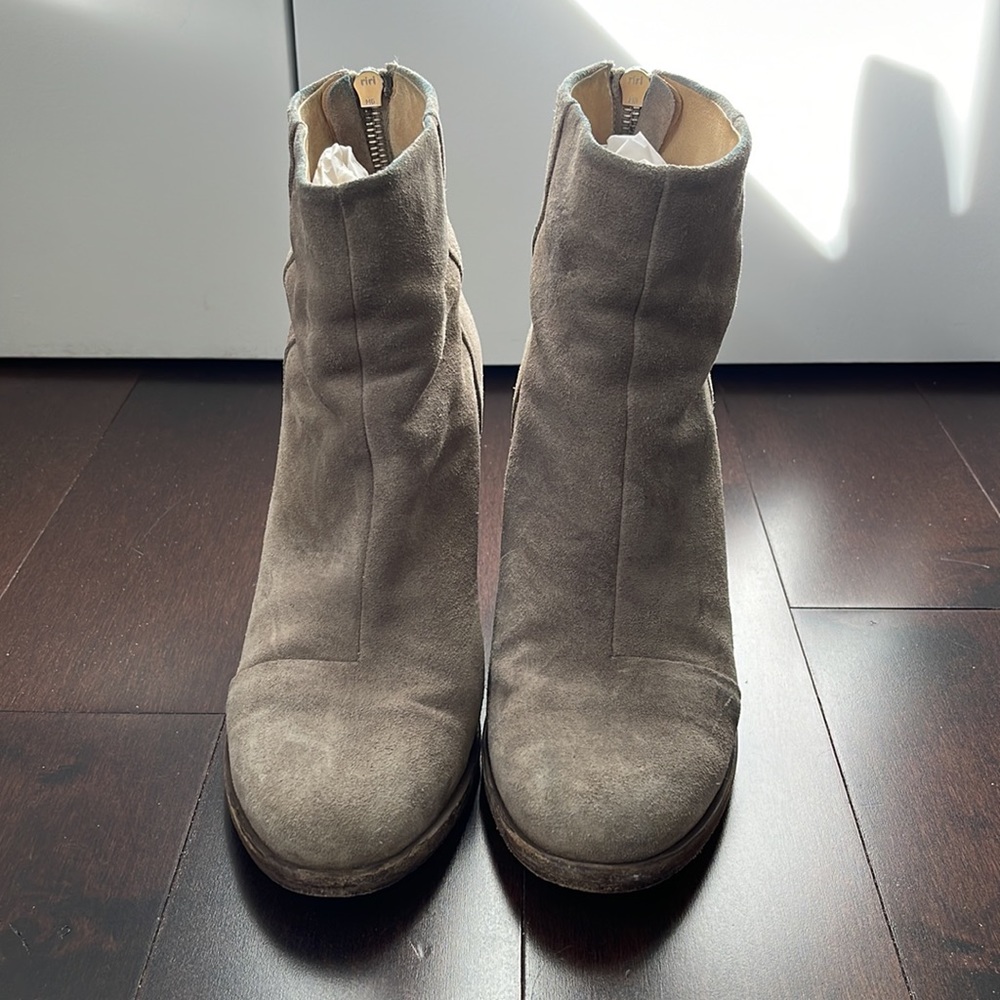 🌸 Rag & Bone Ashby Ankle Booties in Stone Suede Stacked Heels Zipper - Picture 3 of 10